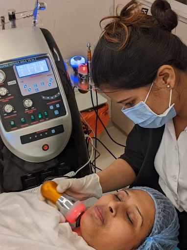 Facial laser and skin treatment being performed at Mumbai Cosmetic Centre Malad