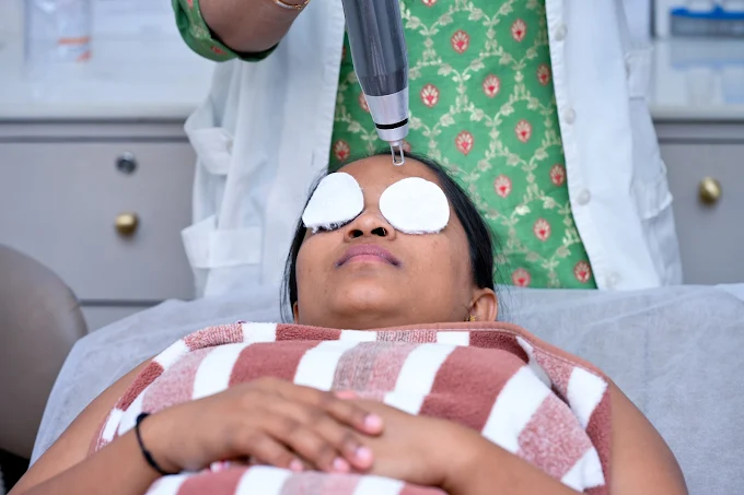 Mumbai Cosmetic Centre practitioner with patient wearing protective eyewear during clinic treatment