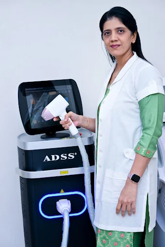 Mumbai Cosmetic Centre practitioner with ADSS laser device in the Malad clinic